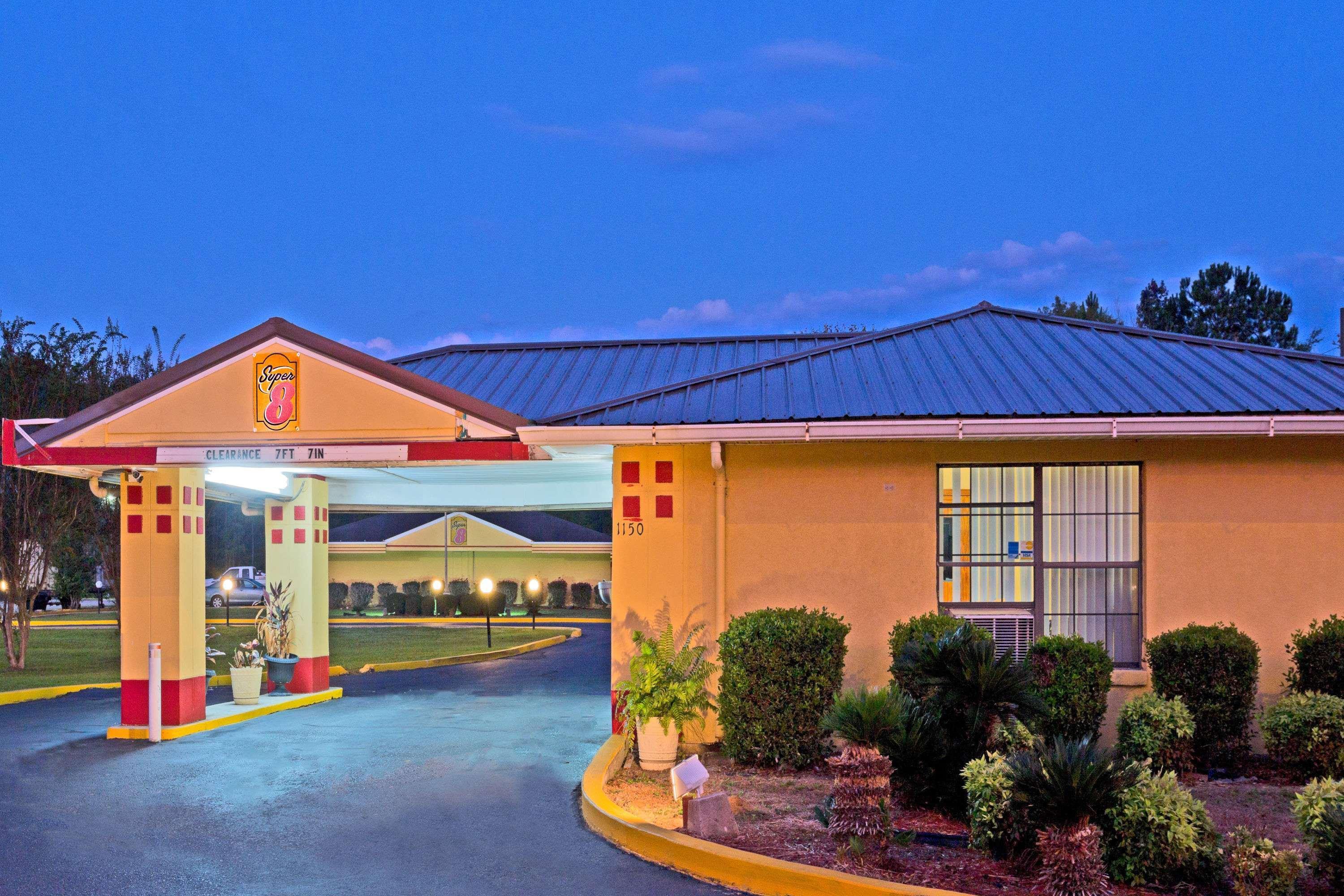 Hotel Super 8 By Wyndham Chipley Exterior foto