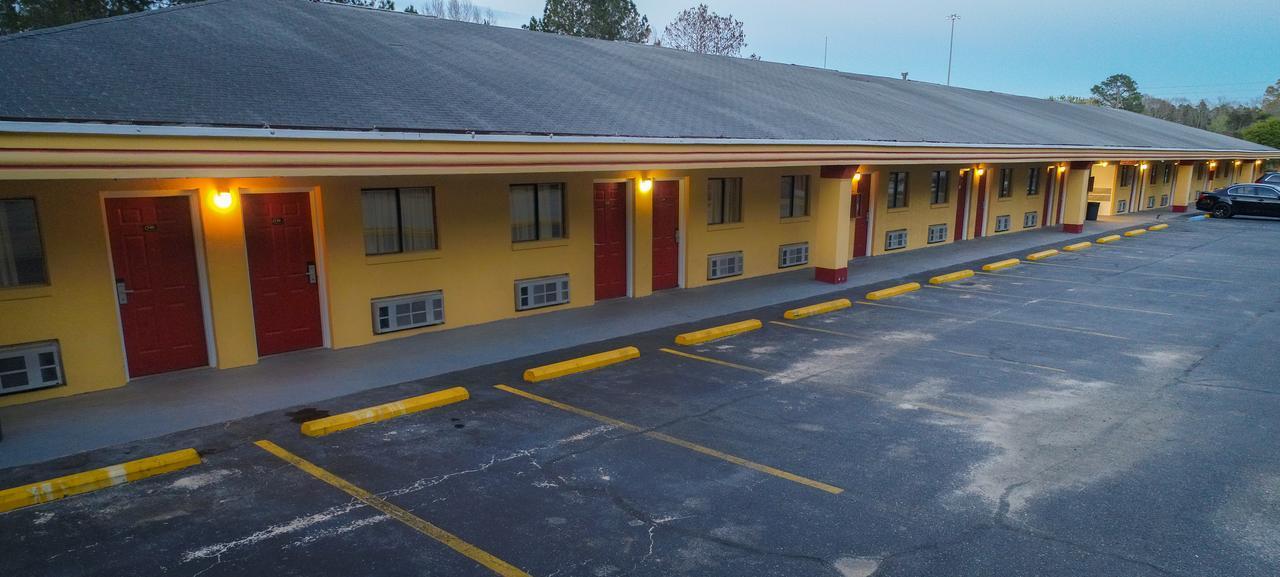 Hotel Super 8 By Wyndham Chipley Exterior foto